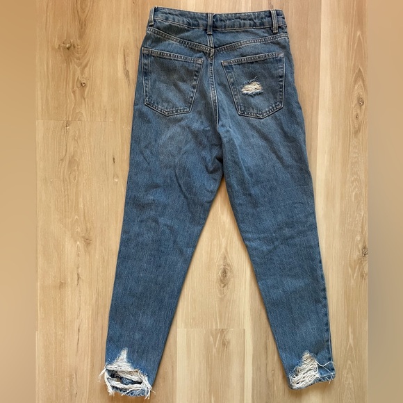 Topshop mom jeans in size 25 - Picture 3 of 3